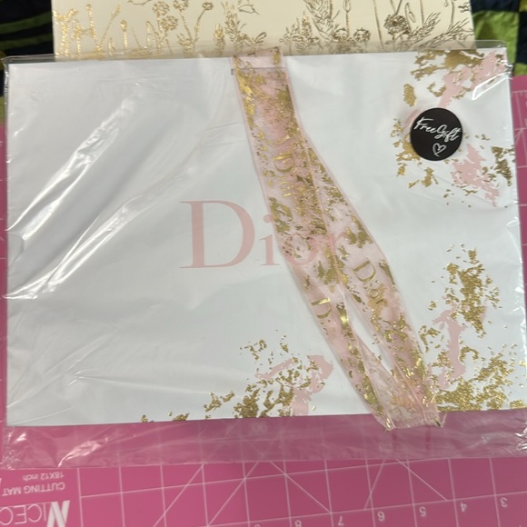 Christian Dior Mothers Day Box New - Picture 7 of 10